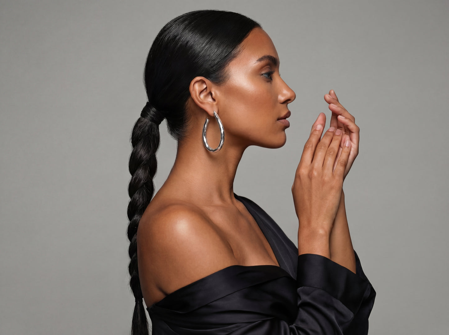 DROP EARRINGS