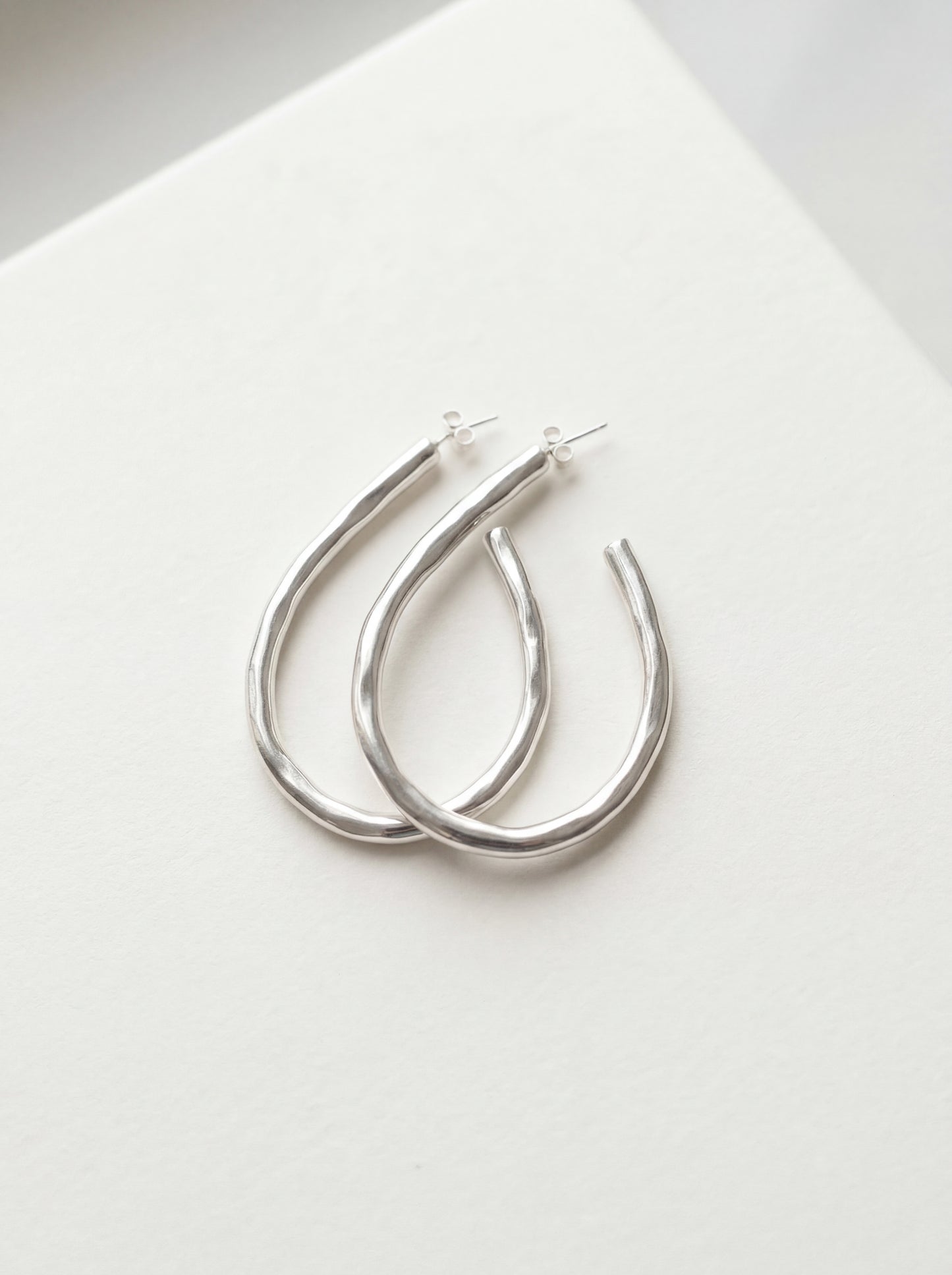 DROP EARRINGS